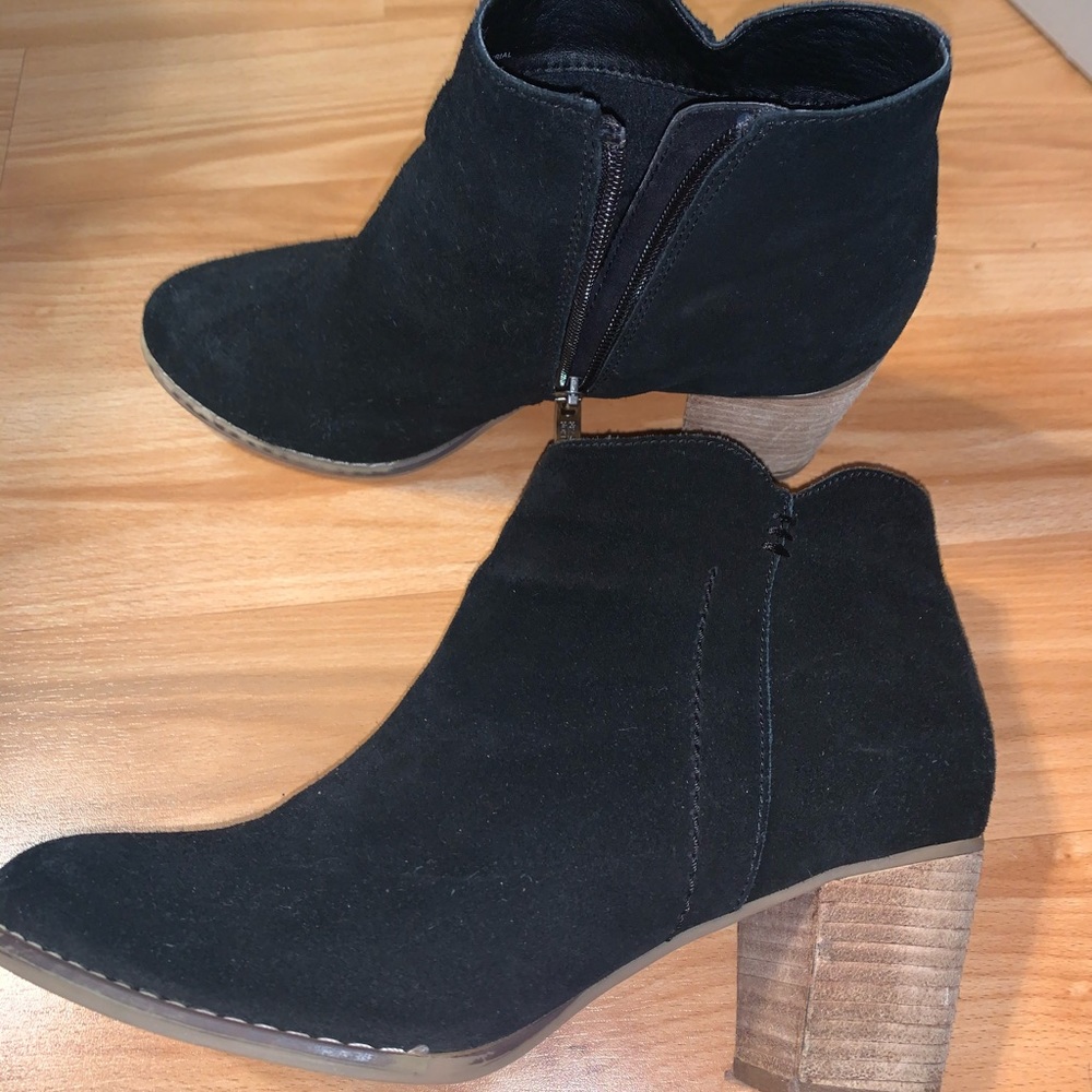 Black suede Booties